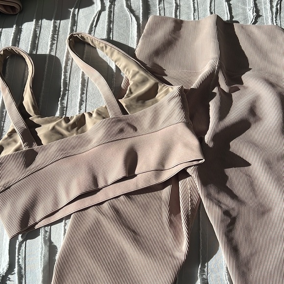 Like new Beach Riot tan set - Picture 2 of 2